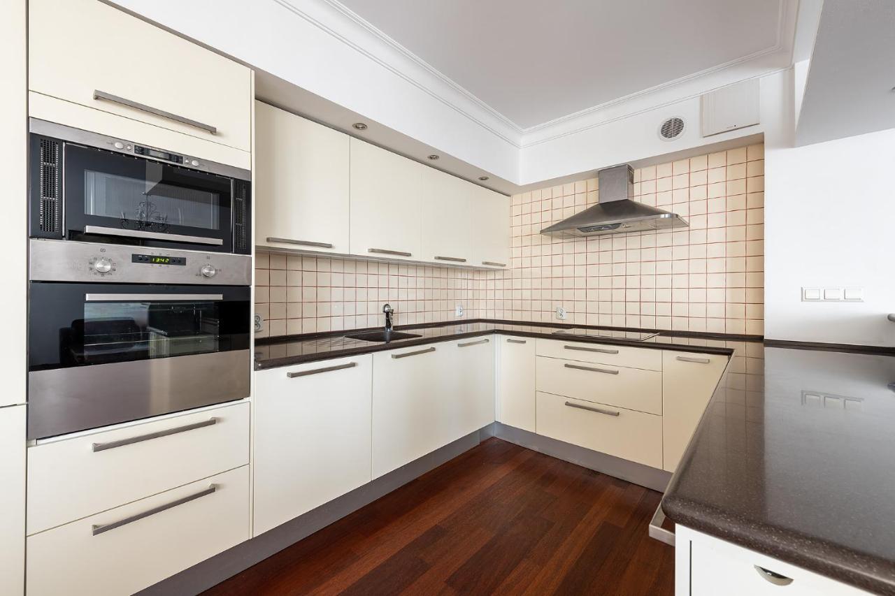 Bukowinska 12: Spacious Two-Bedroom Apartment with Balcony and Parking Warsaw Exterior photo