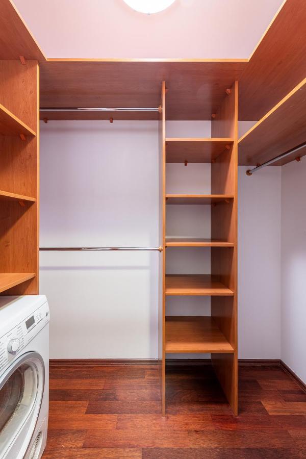 Bukowinska 12: Spacious Two-Bedroom Apartment with Balcony and Parking Warsaw Exterior photo